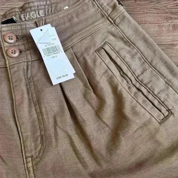 NWT’s Women’s American Eagle shorts size 4 - Picture 2 of 6